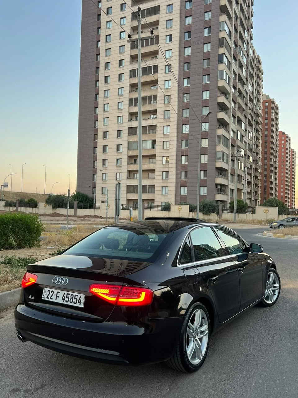 **🚗 ئۆدی A4 بۆ فرۆشتن (Audi A4 2014) 🚗*
* **مۆدێل:** 2014
 * **مواسەفات:** فول مواسەفات (S-LINE)
 :** کلین تایتڵ (زۆر خاوێن و پاک ماوەتەوە)
 * **تایبەتمەندیاکان:** حەسەس، کوشن کارەبایی، سلايت، هتد.
 :** دوو سویچی هەیە.
 * **مەرج:** گێڕ و مەکینە بە شەرت (نەکراوەتەوە)، هەموو شتێکی بە شەرتە.
 * **نرخ:** 108 وەرەقە  و مەجالی تێدایە.
📞 **بۆ زانیاری زیاتر و پەیوەندی:**
پەیوەندی بکە یان نامە بنێرە بۆ وەتسئەپ: ***************

**🚗 أودي A4 للبيع (Audi A4 2014) 🚗**
 * **الموديل:** 2014
 * **المواصفات:** فول مواصفات (S-LINE)
 * **حالة السيارة:** كلين تايتل (قمة في النظافة وبحالة ممتازة)
 * **الميزات:** حساسات، كراسي كهربائية، سلايد (فتحة سقف)، إلخ.
 * **المفاتيح:** تحتوي على السويجين الأصليين (مفتاحين).
 * **الشروط:** الكير والمحرك بشرط الفحص (غير مفتوحين)، وكل شيء في السيارة بشرط الفحص.
 * **السعر:** 108 ورقة وفيه مجال.
📞 **للمزيد من المعلومات والاستفسار:**
يرجى الاتصال أو المراسلة عبر الواتساب على الرقم: ***************
بالتوفيق في البيع!
