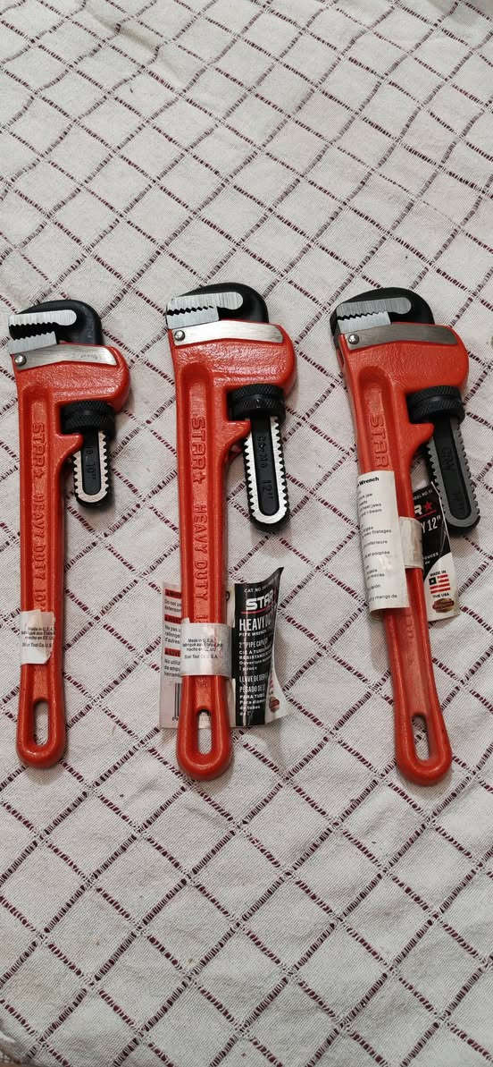 اسكول اصلي أمريكي حجم 12 و10للبيع اسعارمناسبه *********** بي وتساب يوجد توصيل كافت المحافظات
