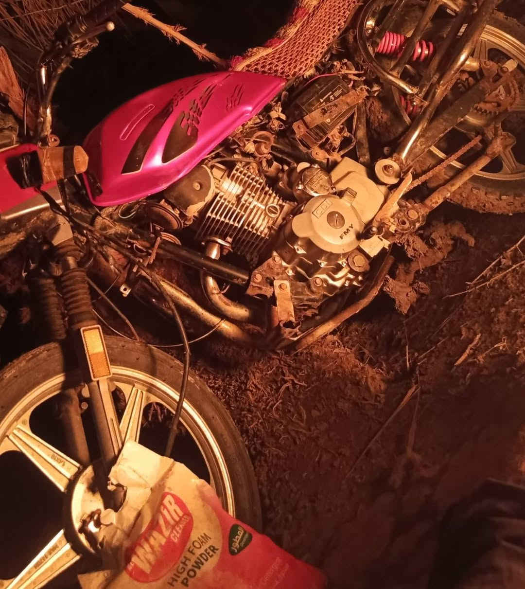 للبيع سعر 350 كلك وبيها مجال مكانها الفجر ***********
