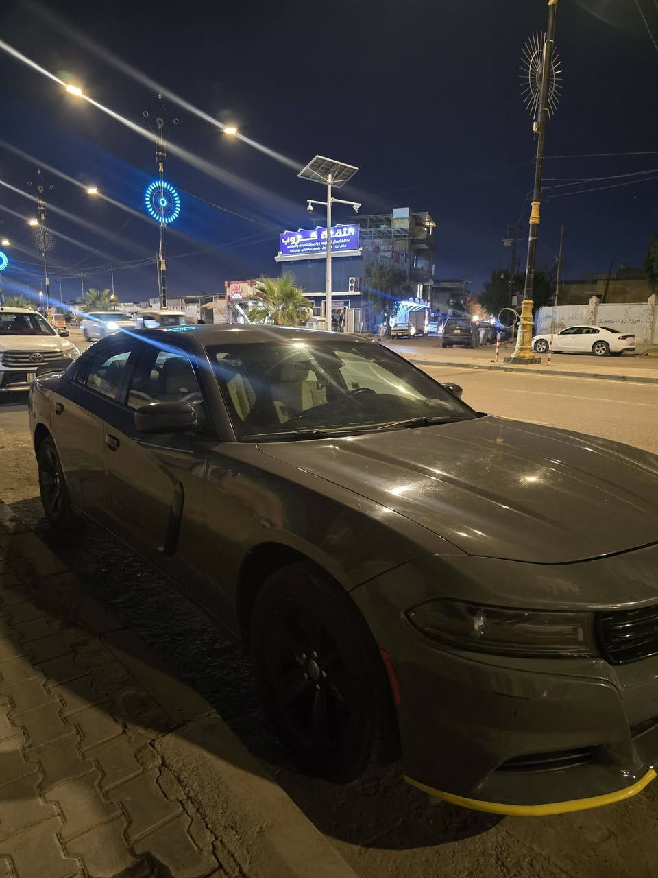 جارجر مديل ١٧ مواصفات sxt  ضربتها بدون ايرباك موضحه بالمنشور  ماشيه ٢٠٠  تو ويل   بيها باردات بسيطه سياره جاهزه من كل شي كير مكينه كفاله مال جناي مابيها نقص  تخم تاير صار سبوع من شاده سنويه جديده باسمي مكانها بالعماره  اي استفسار اتصل  ع رقم موجود واتساب *********** ترهم مراوس فقط جارجر بيضه مديل عالي
