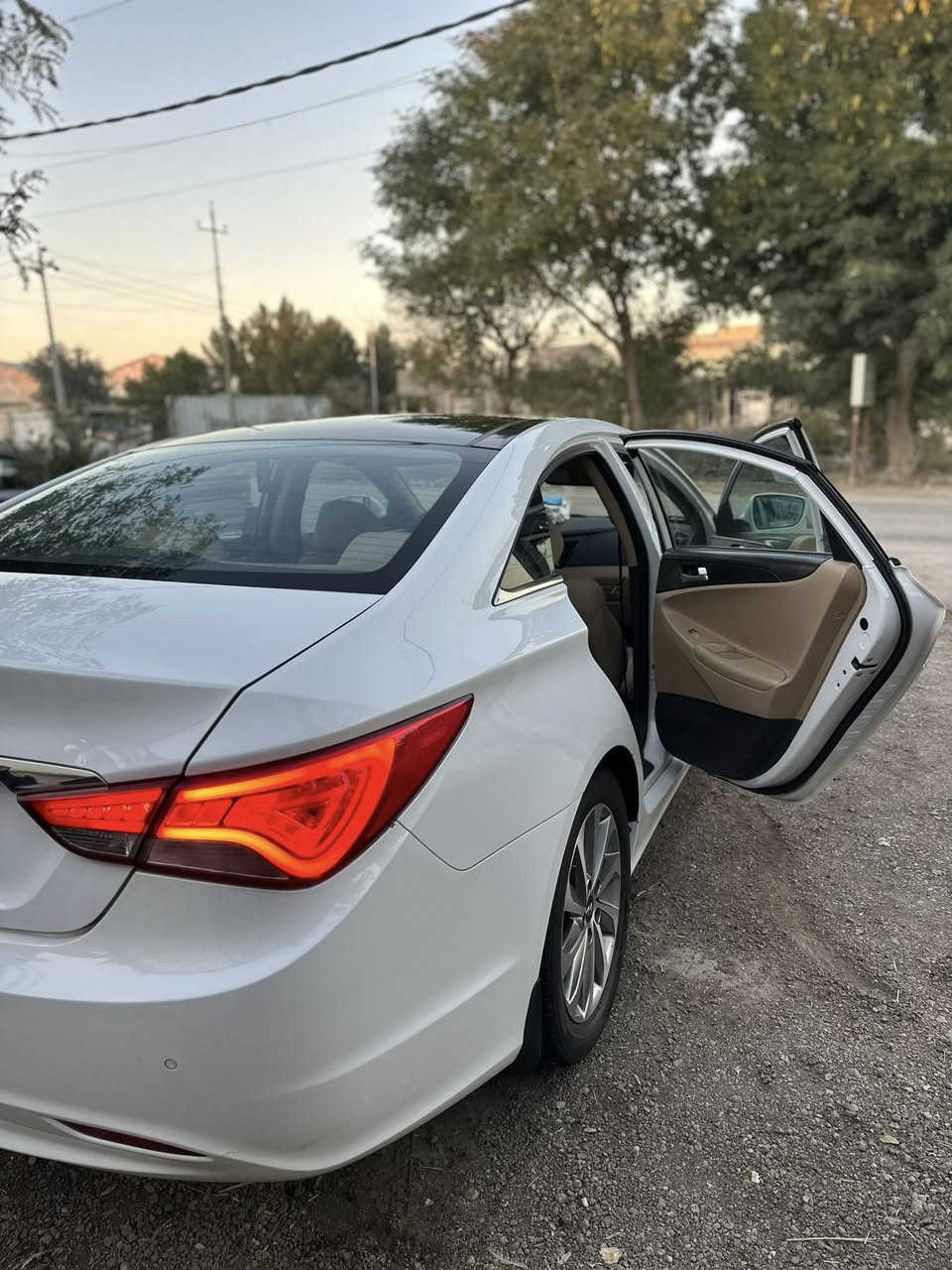 سلام عليكم سوناتا للبيع ٢٠١٤ او مراوس اوباما وجارجر كفاله عامه من الصبغ والبارد خليجي فول ماعدا البصمه تحويل مباشر تدفئه تبريد  خير من الله السيارة جاهزه السعر ١٤٨ وبيها مجال 
للأستفسار : ***********
