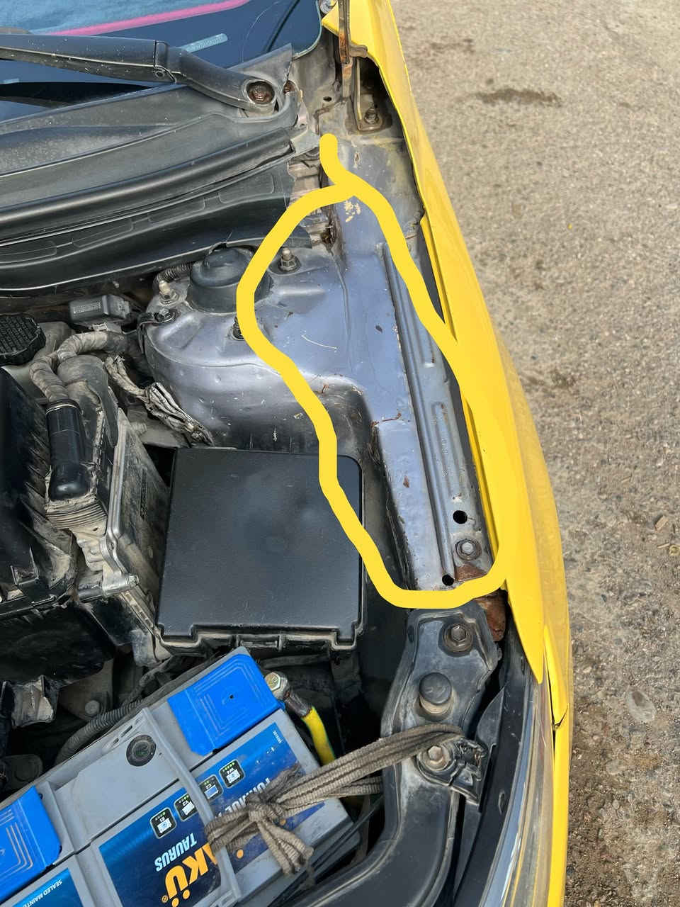 السلام عليكم 
كيا سيرتو2010 للبيع او مروس
محرك 16 دوش بي نفخ گير توماتيك بصمه 
رقم نينوى هيئة غرمات صفر شرط التحويل 
كابون بيها ضرر موجود بلصوره تجي شوفو نضرين يبين السعر 80 وبيها مجال باقي التفاصيل انتصل عل رقم بي وتساب ***********
