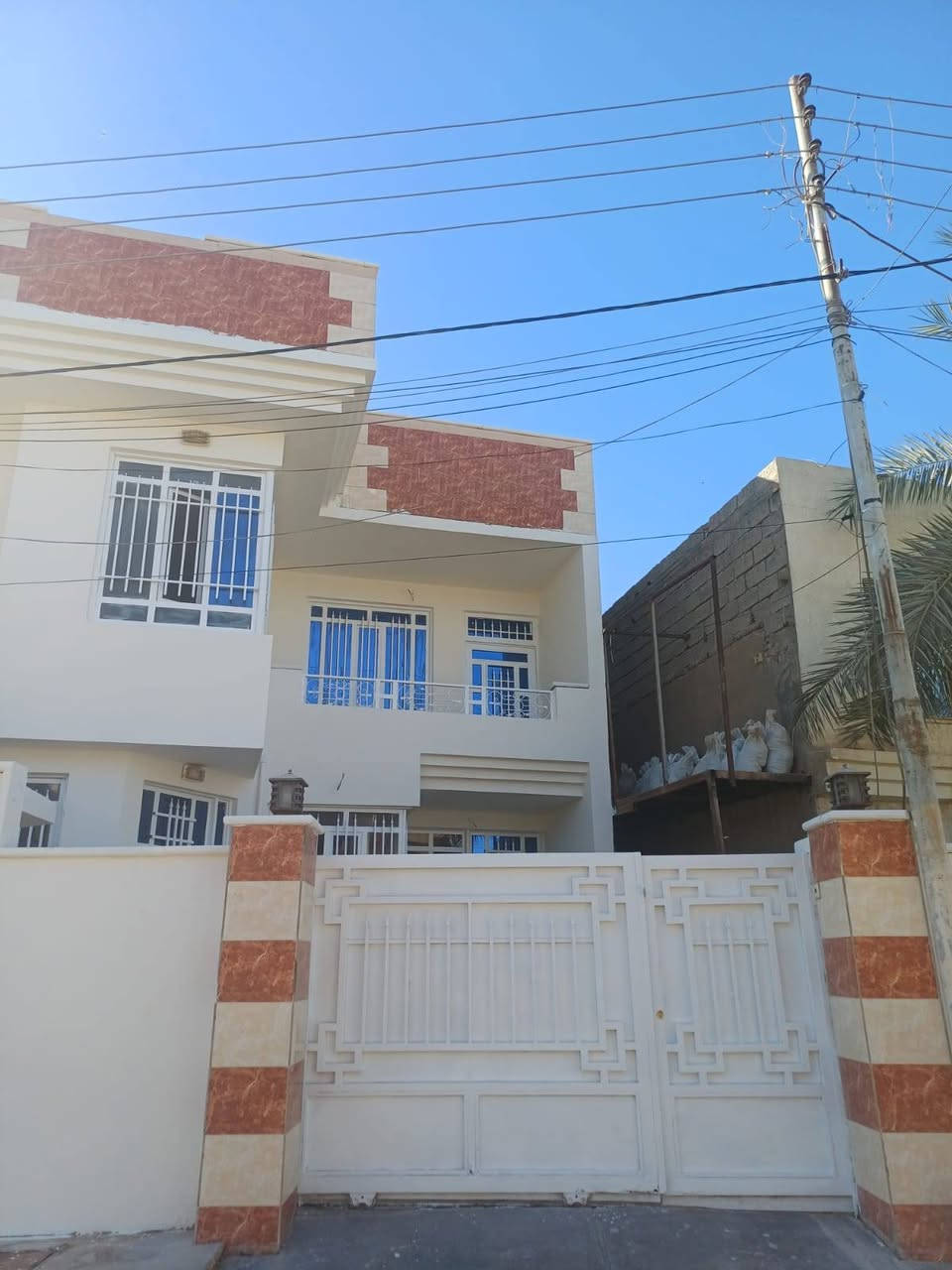 مشتمل _للبيع 🏡

  🌍 الموقع  /سامراء حي الخضراء طابقين 3 غرف

  المربع الذهبي المساحه  / ( 124 )  الواجه 7 ونص 

والنزال 17 

  💠 يتكون  المشتمل 3 غرف  واستقبال وصاله ومطبخ 🏡
                    
                🏡    وحمامات  داخلي وخارجي  🏡
                               

  💰 السعر  / ( السعر 115 مليون وبيه مجال 🏡

        ■■■■■■■■■■■■■■■■■■■■■■■■
           للإستفسار أكثر يمكنم التواصل عبر رقم الهاتف 
                ☎️ ( ***********)☎️  

        
  🙋‍♂️ مكتب السهل الاخضر للعقارات الضباط الثانيه 🏡
