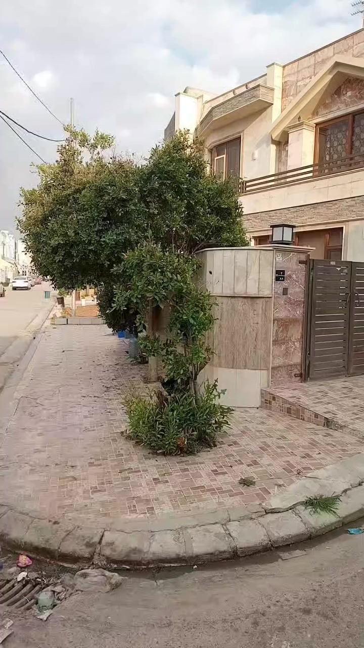 للبيع  في روشنبيري
١٥٠ متر فول واجه مرمر  ركن قرب الكورنيش 
١٠ دفاتر و٥٠ ورقه وبيه مجال 
***********
