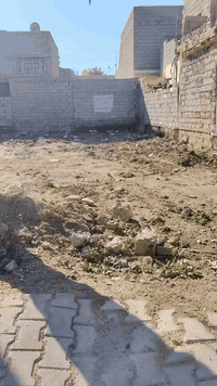 قطعه لبيع المساحه 105 بهرز حي القادسيه قرب اسواق سنبله لسعر 35 (***********
