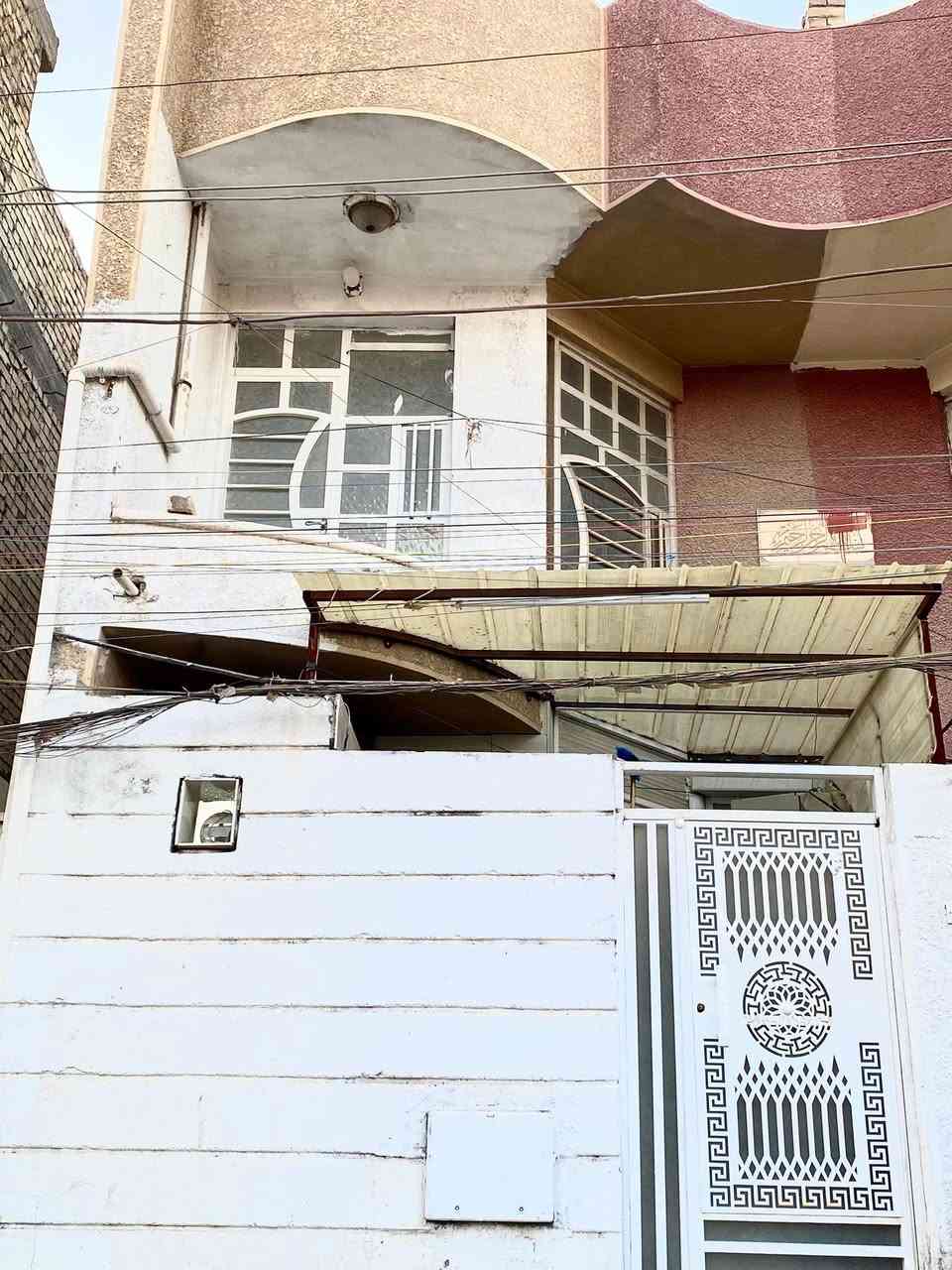 دار ٦٠ متر للبيع ثلاث طوابق مدخلين بأسمي غرفتين نوم
الامين قرب خدمي القناة جاهز للسكن  مباشرآ بأسمي 
السعر ١٥٠
***********
