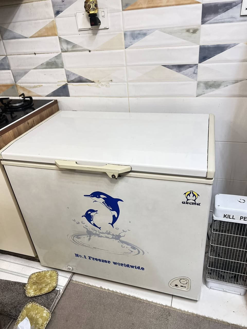 كاونتر معه طباخ معه الساحبه ميز طعام معه 6 كراسي اوفن معه غرفة نوم 3 جرابي معه كنتور عدد 3 معه ميز تواليت للبيع مستعجل ع بيعتهم للتواصل *********** واتساب واتصال
