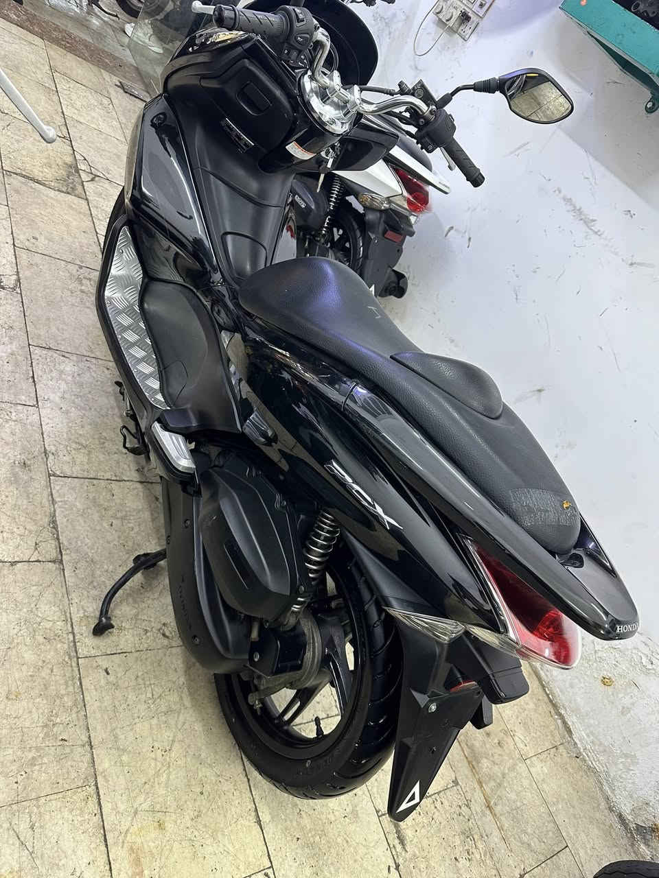 #السلام_عليكم_أخوتي_الغوالي 
#الوجبه_الجديدة
#مال_مزاد_شرط_رمبه 
# هوندا pcx جيل أول 👍
 #شرط الضمان 💯💯
#بعده بحالة الوكاله فول نظافه مكفول 
#نظافه فول 💯💯👍 
#اللون اسود 

البيع نقد والأقساط 👉
مصرف الرافدين فقط👉
مواظف ومنتسب ومتقاعد و الوريث 👉
استقطاع الاكتروني بدون مقدمه👉

#مكاني كوت المشروع شارع ميكانو 👉
***********☎️
***********☎️
أخوكم سيد محمد
