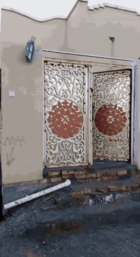 دار للبيع مساحه 125 متر  بالشهداء قريب عل مدارس صينيه 
غرفه وصاله ومطبخ واستقبال وحمامات داخليه وخارجيه وتشاريف وسطح شتايكر بناء جديد 
اساس كونكريت سكف عكاده 
عايز فقط ارضيه ومحجر درج
الحي جاهز كهرباء او ماي ومجاري  فقط تبليط وارصفه بعده ما كامل الحي 
للعلم البيت محجوز اسكان مطلوب اقل 30 مليون 
السعر الكلي 88  الاسكان يبقن وره مشتري وتدفع 58 
القصد شهري 175 الف 
الاستفسار اتصال 
***********
