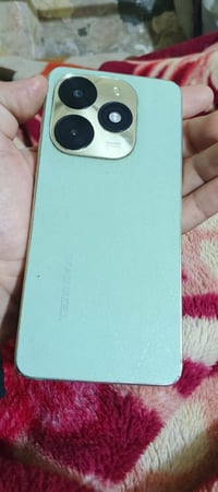 تكنو سبارك 20 مكفول زلغ مابي  ذاكره 256 السعر 100 وبي مجال قليل مكاني ...