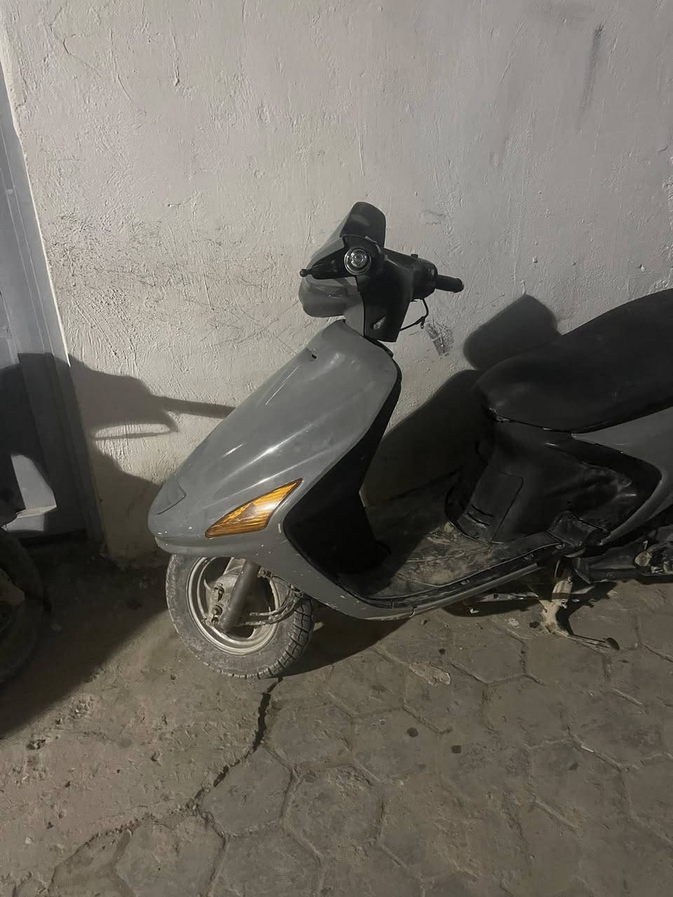 السلام عليكم دراجه فراشه فحل للبيع سرعه 140دراجه محرك ناعم وحلو وشرط نكره سلف او هندر كهربائيات كله شغاله ومابيه شي ميشتغل الدراجه كله شغاله سلف هندر اشاير هورن لايت بك لايت عداد سرعه عداد بانزين بريكات وره كدام جك نص جك صفح الدراجه كله كامله كل نقص مابيه ابد شلعه. معدل وشرط ادك معدل  فوك ل100 دراجه حلوه ونضيفه السعر 500وبيه مجال للشراي ولمو شراي ليراسل وليكسر بسعره يرحم والديك وهاذا رقمي *********** مكاني نجف حي الانصار والشراي خاص او يتصل اني خادم
