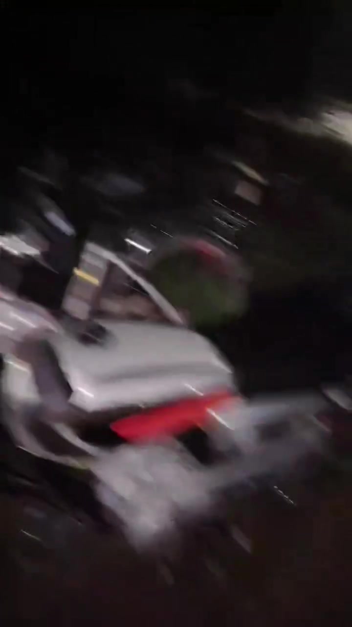ماطور عيتاني 99999وايرمنيه كله شغاله فقط بي صوت كمشفت السعر 350وبي مجال بسيط حك جيتك


**إذا كنت صاحب هذا الإعلان وتريد حذفه لأي سبب، رجاءا أرسل رسالة إلى الدعم الفني**