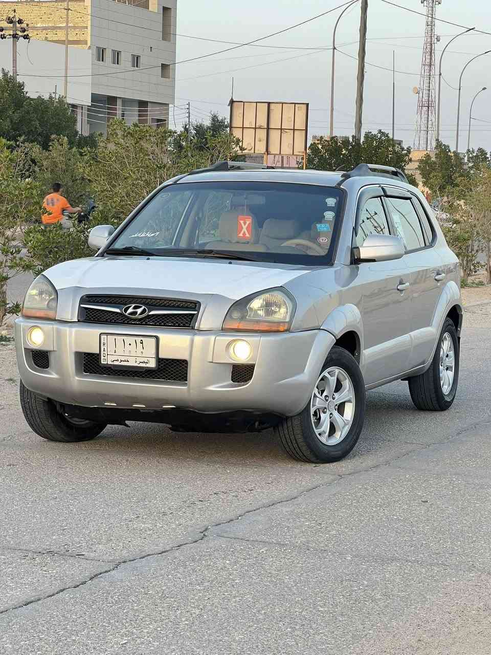 هونداي توسان موديل 2010 خليجي
مكفوله كفاله عامه ضربه وصبغ وتبديل 
رقم بصره مميز مشروع وطني
فول مواصفات فتحه شاشه كامره خلفيه 
داخل بيجي 
محرك 2.400 
ماشيه //145// 
السياره جديده وجاهزه من كلشي 
السعر //118 //والشراي يتصل 
***********
مكاني البصره

