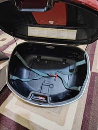 صالنصه اصلي بيه زرف واحد اريدها 40 الف جنطه مال سلفر قفلها 60 مال حاوي...