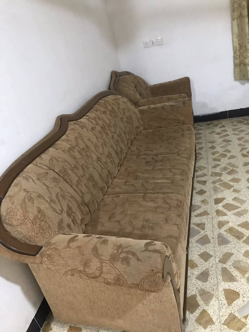 السلام عليكم 
طاخم لبيع 
٤ صغيرة ٢كبيرة
مكان موصل مزارع الحدباء 
***********
السعر 100 وبيها مجال
