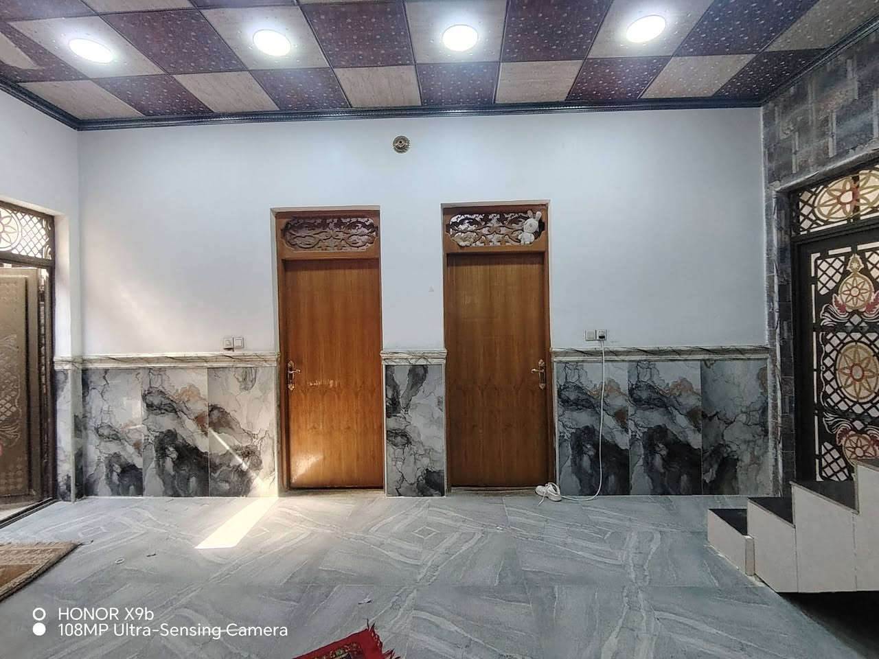 بيت للبيع 200 متر خريطه كامله بناء طابوك صب سقف واساس هم صب كونكريت بناء حديث استقبال +صاله +مطبخ+غرفتين +صحيات  بيت نضيف وجاهز للسكن الموقع الرضويه الثامنه عرض شارع 8 متر مقطرنص السعر 132 مع المجالل
الهاتف ***********
