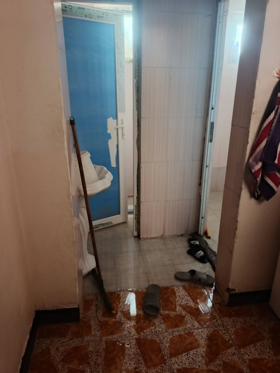 السلام عليكم
توجد شقه للبيع مكانها على الحولي فوق
سعرها 22 وبيها مجال بسيط ***********
