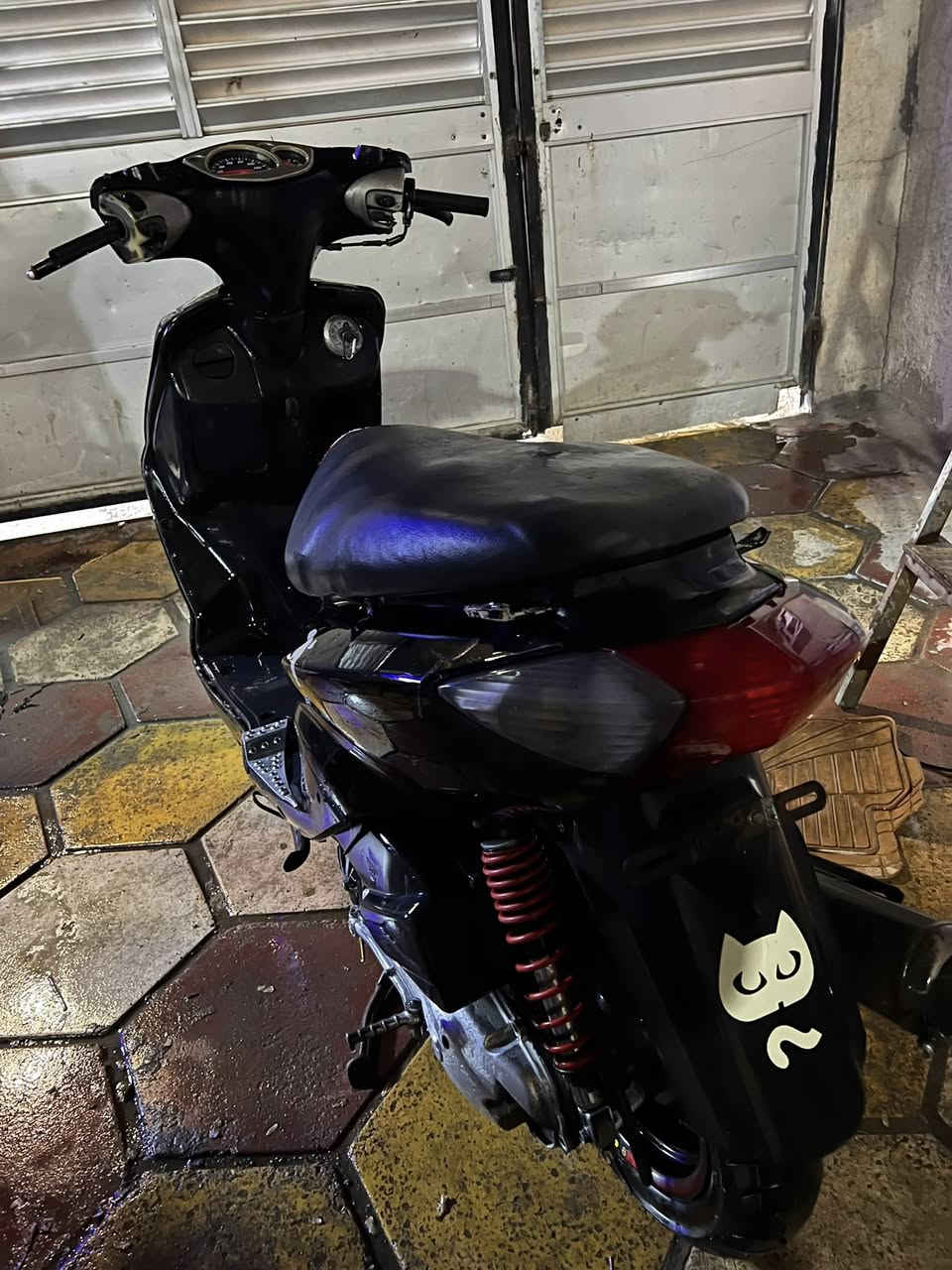 مكاني بغداد صليخ قرب مركز شرطه صليخ 
سعر 230  نقصهه فقط باتري بيهه بس تعبان 
***********
