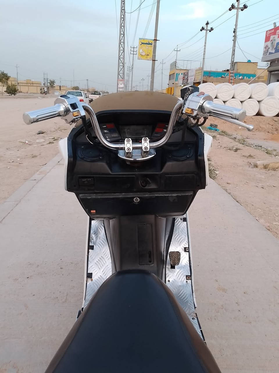 سلام عليكم
فيوجن للبيع نكره دراجه 
مكينه مفتوحه تروح تفحص لا تنقيص ولا تبخير 
تأيراتها جدد
ناصيه 
جك حساس نيكل 
مجاميع سلف وشاير نيكل 
ستيرن رياضي 
طوك
كهربائيه كله شغاله لايت بك لايت اشاير حساس بريك حساس جك هورن كله
(نقصها شارب فقط تريشه نص موجوده)
مكاني نجف
***********
لخاص مفتوح
