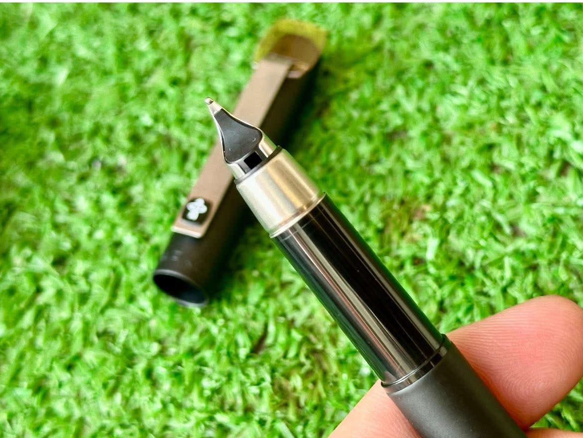 سيت اقلام  باركر ٢٥ ( PARKR) نوادر 
إنكليزي  الصنع  انتاج الثمانينات 
من الإصدارات المحدودة         
 لوك غير مستعمل 
مع العلبه الاصلية    
للاتصال ***********
