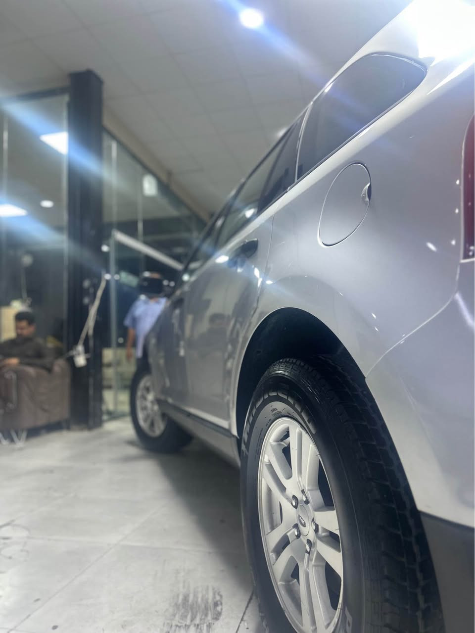 ‏Ford edge 
‏‎-شةش پستون V6
-رةنگ سلفر
ئەکسل Auto 
موديل 2011
شاشە گةورة 
شاشە android 
تبريد ئیش دەکات
‏‎-تەبرید مەرکەزی
گیر تۆماتیک 
-كاميرا
باقی هەمووی بەشەرت. 
2پارچەی هەیە بێ ژۆرێ پێش و پشت کەپسە قنجیشی نیە 
-چوار تایەی تازەی لەسەرن.
‏‎نرخی:  82 $وەرەقە و کەمێک معامەلەی تێدایە و ١٠ وەرەقە غەرامەی لەسەرە لە سعری دێتە خوارێ واتا 72 وەرەقە صافي 
-شوين/ هةولير
رقم موبايل ☎️ ]
 ***********
*********** أربيل, العراق
