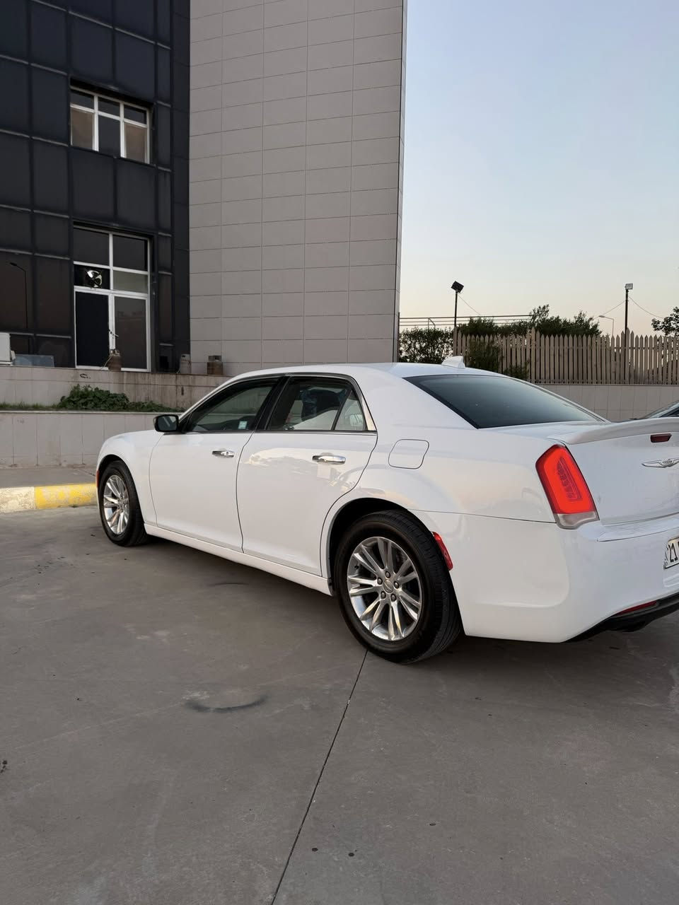 السلام عليكم سعرها 242
كرايسلر 300c 2016 

سيارة كلين تايتل مكفولة من صبغ وتبديل وفتح بشرط..

فول مواصفات C

 سي  بردة خلفيه

وكشن تبريد وتدفيه

كير محرك بشرط مامفتوح برغي بيها بشرط..

سيارة ماشية   93 مايل حقيقي ..

مابي نواقص سيارة جاهزز من كلشي ..

مكانى كركوك..

***********
