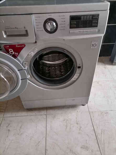 سلام عليكم غسالة للبيع ال جي ٨ كيلو شرط الشغل بدون عيب بلاديه بدون تصليح السعر ٢٢٥ بيها مجال الشراي يتصل ويدلل*********** العنوان كركوك كركوك
