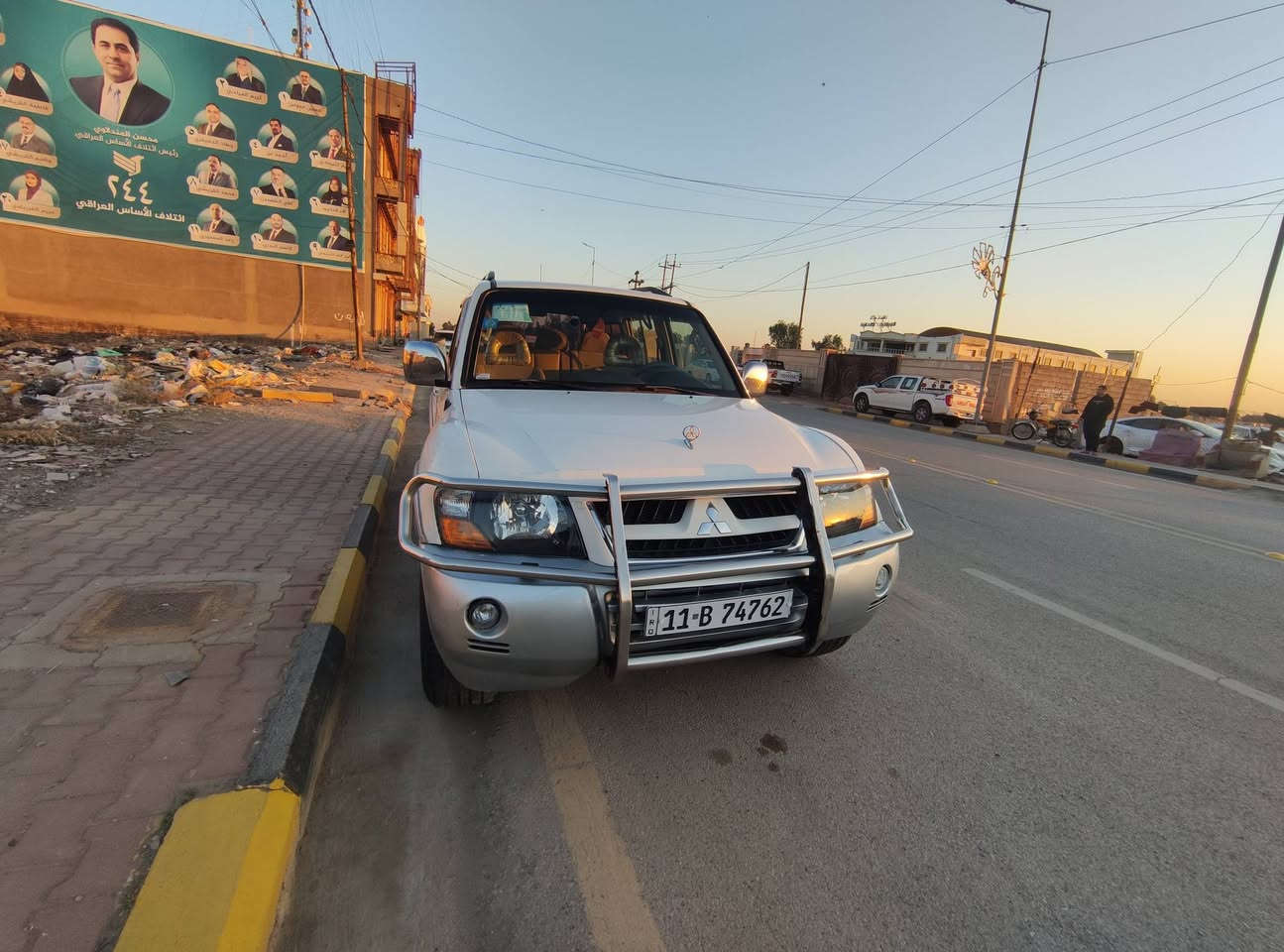 السلام وعليكم 
باجيرو موديل ٢٠٠٦ 
رقم بغداد الدولي باسمي تحويل مباشر 
مكينه ٣٠٠٠ جاهز مكينه وكير وتبريد وحداديه جاهز من كلشي 
بيه صبغ ٥ قطع بس رش مال شخوط 
السعر ٩٦ وبيه مجال قليل المكان كوت مركز المدينه الاستفسار 
***********
