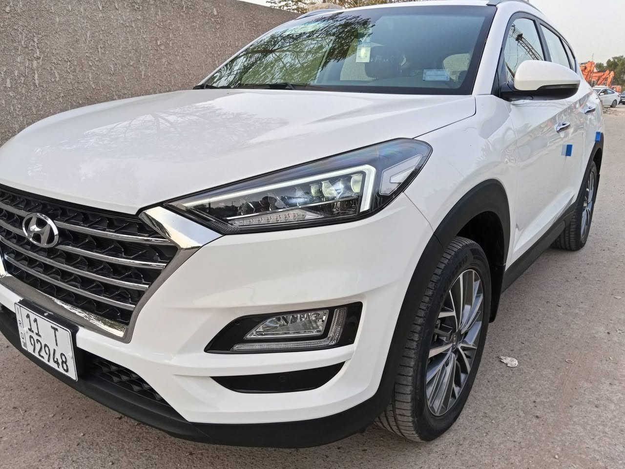 السلام عليكم للبيع توكسان 2020 شركة الكاصد
فول مواصفات عدا البانوراما كشنات كهرباء 
بصمه حساس امامي خلفي
السياره ماشيه 38 الف حقيقي بشرط الفحص 
لد امامي 
خمس عدسات
السياره جديده جدآ وكفاله عامه من كلشي لاصبغ ولا حادث ولا تبديل رقم بغداد بأسمي تحويل ثاني يوم مكانها بغداد الكرخ *********** واني بخدمة الطيبين
