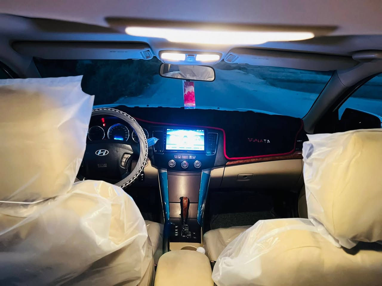 السلام عليكم 
سوناتا مقدس 2011 خليجي 
بيه صبغ جاملغين امامي 
فول مواصفات
  فتحة سقف بانوراما
اشارة بل مري 
 داخل بيجي 
  اربع دسكات 
مكينه 2400 دوش
كير 6نمر  
رقم بغداد
سيارة باسمي
للاستفسار ***********
السعر 137 وبي مجال
