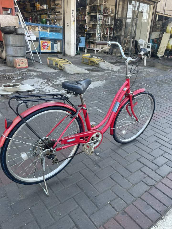 السلام عليكم باسكل بناتي لبيع حجم ٢٦ يجي عكرب و الباسكل كلش نظيف تايراته جدد و الوياله ملاته جدد الباسكل كلشي ما ناقصه العنوان بغداد العامريه شارع المنظمه الرقم *********** السعر ١٤٠ الف و بي مجال
