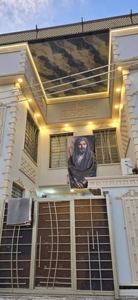 قرب أسواق مشمشه • 3 محلات مؤجرة • 5 غرف