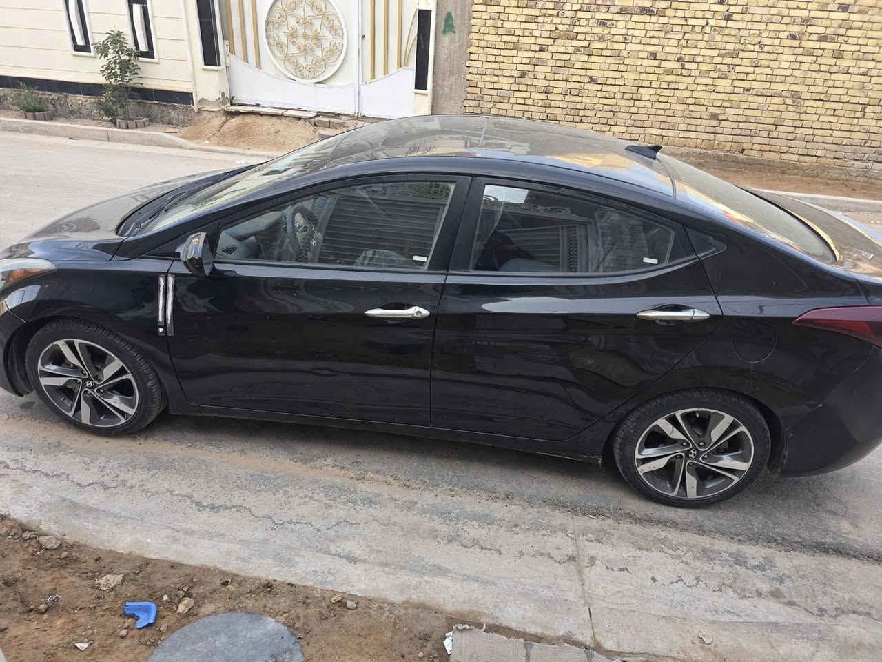 سلام عليكم النتره 2016 وارد امريكي بيه سونار  السياره مكفوله من الكلبه والكص  سقيفه  واكعه  علئ القماره بيه صبغ بسيط السعر 88 ورقه وبيه  مجال قليل فول عده البصمه مكاني ديوانيه تريد تحويل وكاله رقمي ***********
