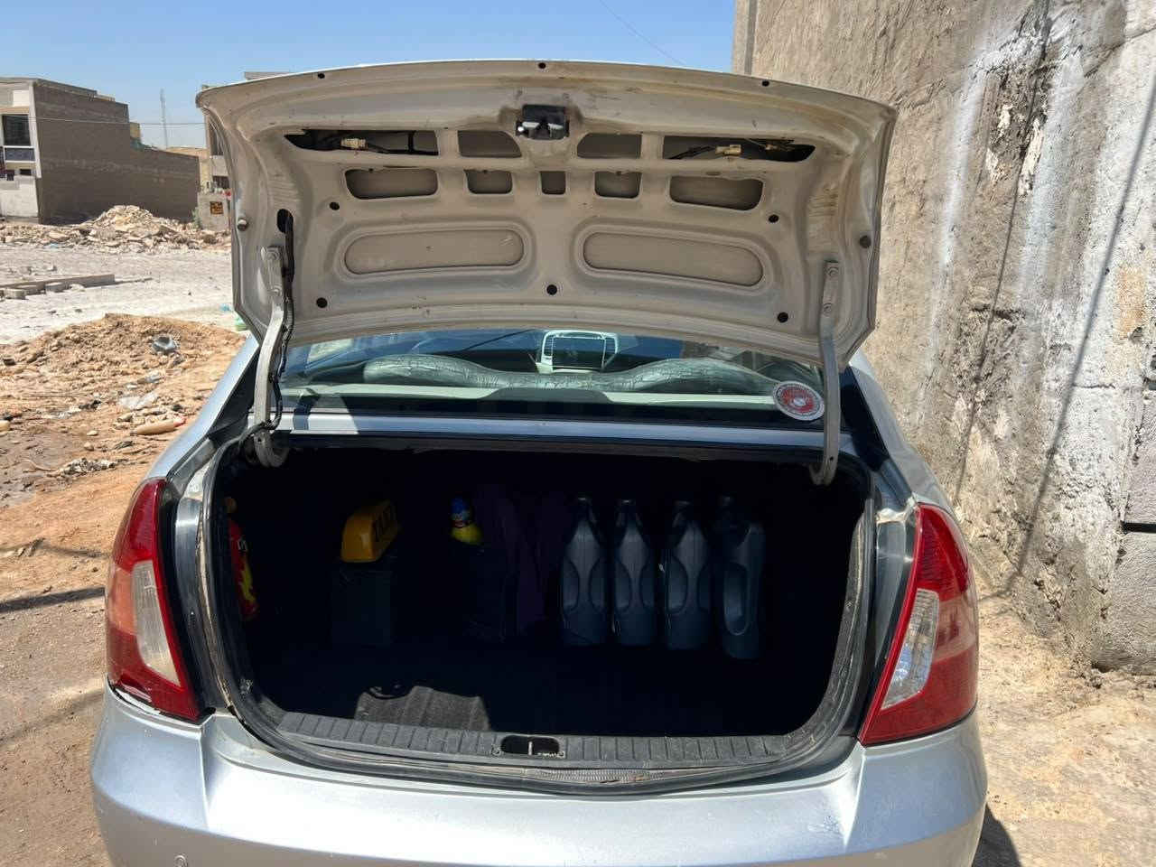اكسنت ٢٠٠٩
محرك 1600

رقم بغداد بسمي

ضربته نص باب الخلفي الايمن

وبارد بمكان البكلايت الايسر فقط

محرك وكير خير. من الله

تبريد  شغال بس بل زدخام يبوخ

مكان البياع المعالف

***********

السعر ٧٨ وبيها مجال
