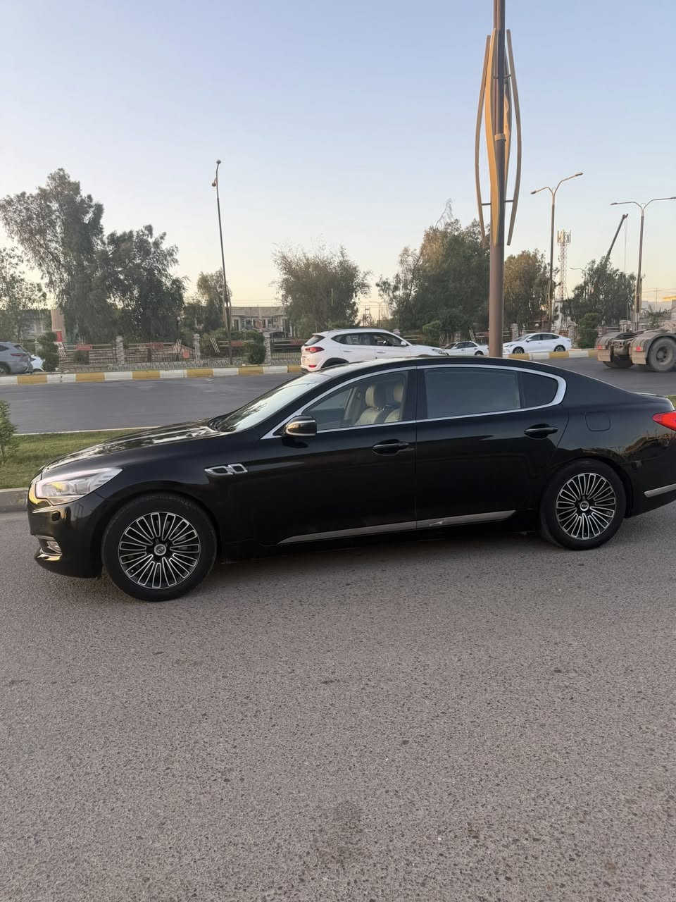 1-كيا كوريس 2013 خليجي

2-محرك 3800 V6

3-گير 8 نمر كوبرا

4-اللون اسود

5-الجنطه شفط

6-بصمه اربع ابواب

7-ستيرن كهرباء متحرك 

8-مري شفط وقلاب عالبگ لرؤيه اوضح

9-كامرات عدد 2 امامي وخلفي

10-حساسات امامي خلفي

11-فتحه سقف

12-كشنات كهرباء امامي خلفي

13-تحكم ماوس امامي خلفي

14-الكشنات الخلفيه VIP 

15-تبريد 3 قطع

16-حساس مناخ اوتو يتحكم بفتح وغلق الهواء الخارجي حسب نقاوه الجو 

17-هاند بريك بصمه كهرباء

18-نضام اوتو هولد

19-انضمه قياده  عادي وايكو وسبورت 

20-نضام مانع انزلاق ABS

21-مثبت سرعه ورادار تفاعلى 

22-السياره بيها فقط طخه بالجاملغ واصبعين بالجنطه غير هالشي ماكو ومكفوله.. 
23_محرك تبريد تخم تاير كله جديد  صدر امامي خلفي ودعاميات صبغ جماليه مع البوليش وسياره طخه موجوده قبل التصليح  وبعد التصليح   بالصور 
24-برد 3 قطع 

 السعر 160$  لاستفسار واتساب *********** او الاتصال

