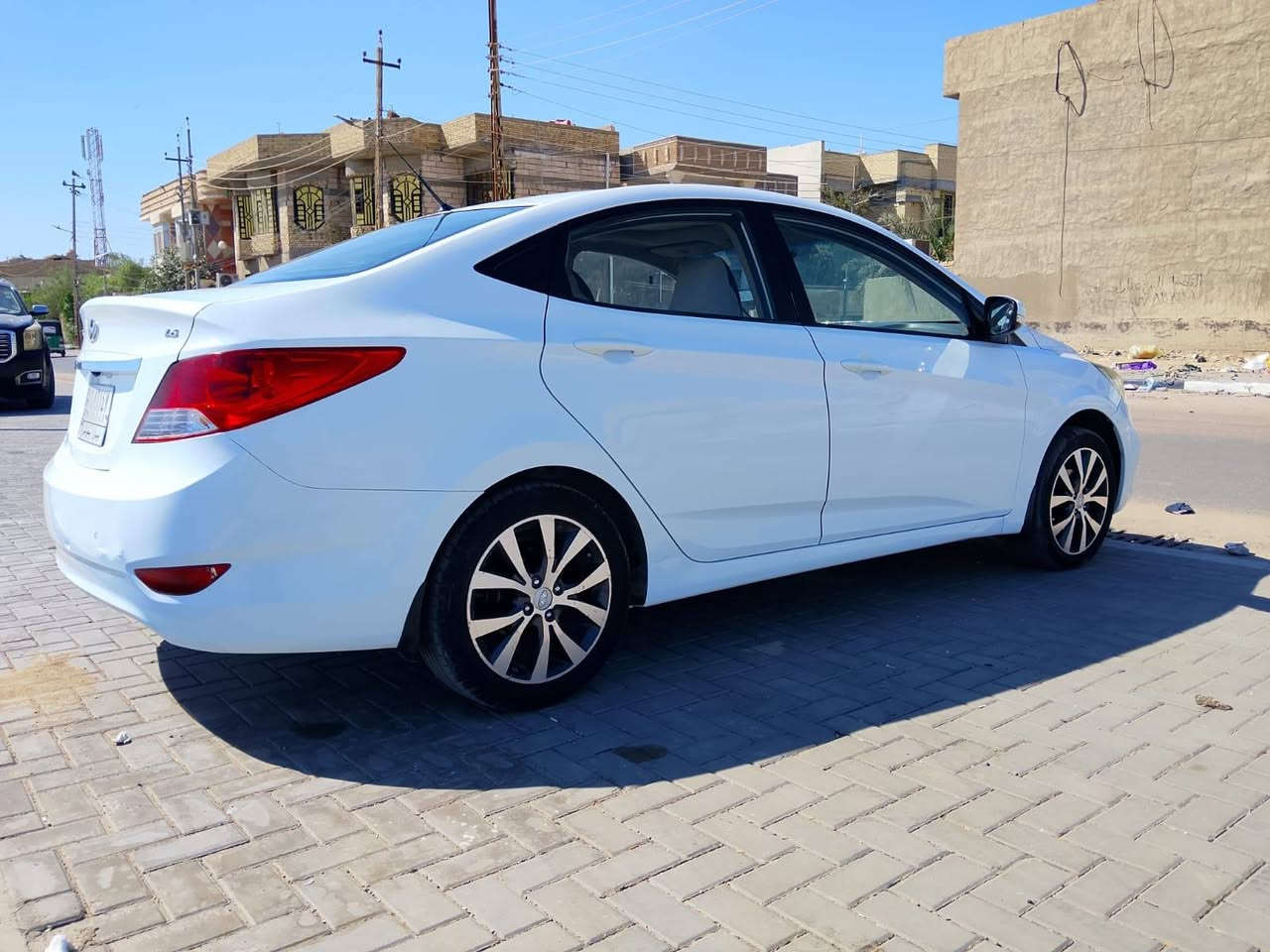 سلام عليكم اكسنت موديل 2015 للبيع كفاله من الضربه والصبغ والتبديل حتى من البارد مكينه 1600 السياره فول مواصفات السياره جاهزه  من كلشي السياره رقم ميسان بسم ولد صديقي تخم تاير حداده خير من الله للأستفسار الأتصال على الرقم *********** السعر 108 مكان السياره البصره
