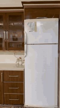 كاونتر ٧ امتار سنك مرمر +مرشحه +طباخ ايطالي +مايكرو هيتاشي +فرن 
الابواب خشب اج دي اف صاجي
المكان واسط يوجد نقل
الكاونتر نظافة ٩٥%
الرقم الواتساب  ***********
