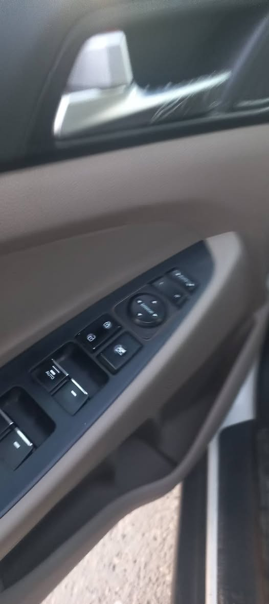 سلام عليكم هونداي تكسن موديل ٢٠٢٠ ماشيه ٩١ كوري مكينه مامفتوحه ضررها بس مكانتين بارد مكد شبر بدون صبغ السياره فول بدون بانوراما مكان السياره بل موصل رقم أربيل دولي سعر ١٩٧ بيهه مجال قليل رقم تلفون كورك *********** اسيا ***********
