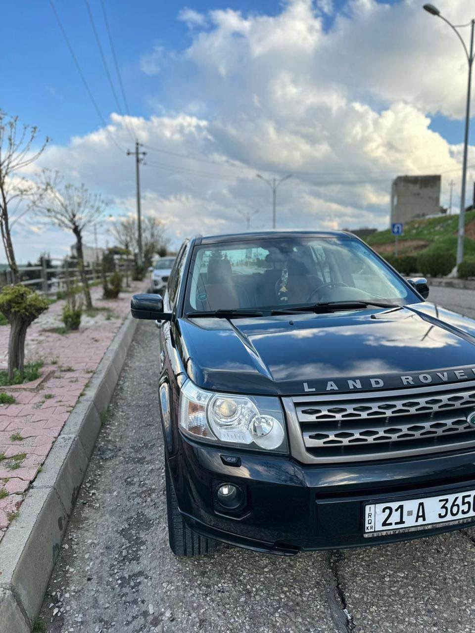 سڵاوتان لێبێت لاند ڕۆڤەر بۆ فرۆشتن مۆدێل ٢٠١٢ فول فول مواسەفات بێ بۆیاخ ٦ پستۆن گێر مەکینە تەبرید بە شەرت ڕەقەمو سەنەوی تازەیە سەیارەکە هی مەعرەز نیە سعری ١٢٢ گەلاو مەجالێکی زۆر کەم 
تب/سەیارەکە لە سلێمانیەو ڕەقەمەکەی لەگەڵ نیە
*********** السليمانية, العراق
