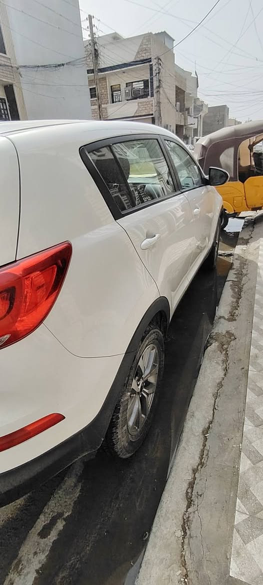 السلام عليكم كيا سبورتج موديل 2015 امريكي مكفوله من صبغ وضربه بيها سونر ويه صور محرك جدي اي سياره حيل جديده ماشيه ٩٥ ميل سياره بعدها ع وضع شركه صدر محرك كير تبريد جديد. رقم بغداد. عنواني بغداد البياع حي جهاد رقم الموبايل *********** سعر 142
