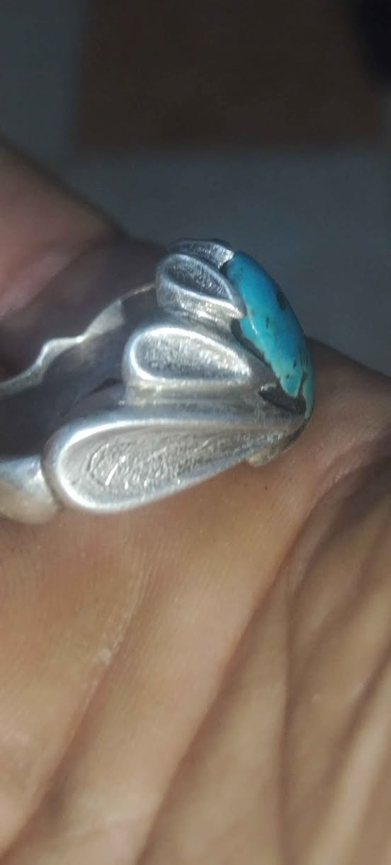 خاتم فضه قديم للبيع سعره 40.     ( ***********) البصرة, العراق
