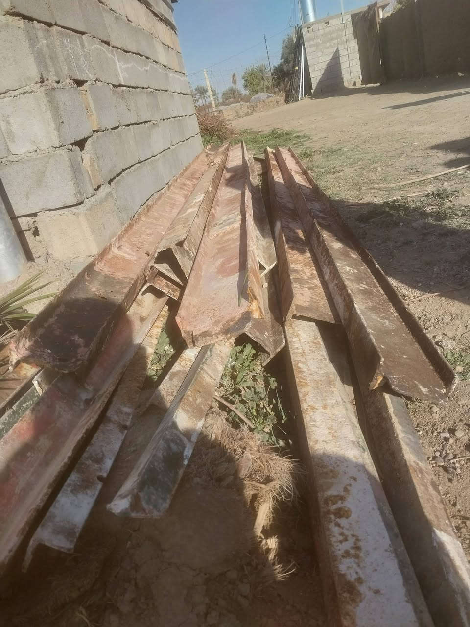 السلام عليكم ورحمة الله يوجد الدينا شلمان وزوايا اللبيع سعر المتر 9 وبيه مجال
رقم  الهاتف  ***********
