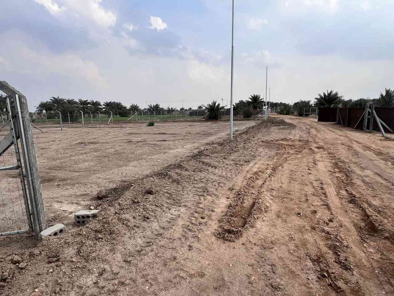 باقي قطعه وحده فقط 390 متر 

كامل الخدمات ماء وكهرباء وتبليط 
حيث الهدوء والراحة 
الموقع مجاور جامعة بابل 
طابو زراعي سند 25 
نقل ملكية باسم المشتري 

***********
