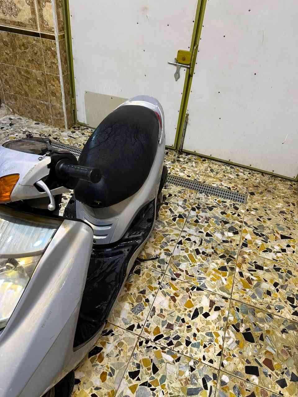 سلام عليكم دراجه بريز رمبه برغي مامفتوح بيهة دراجه مكفوله كفاله عامه وين ميعجبك اطلع ونكره مكاني بغداد حي اور سعر خاص ***********
