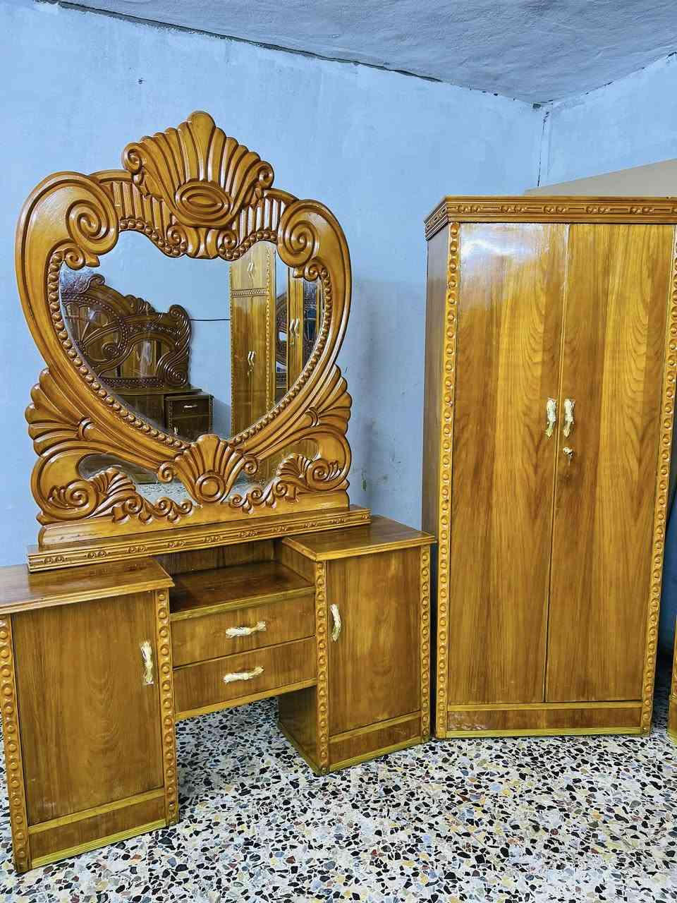 غرفه ام سته ملحـققق داخل وخارج صاج غني عن تعريف 
عباره عن زان مصري ⚜️
مستخدمه شي قليل سعر 750 
اكو توصيل 
للحجز ولستفسار ***********🚛".
