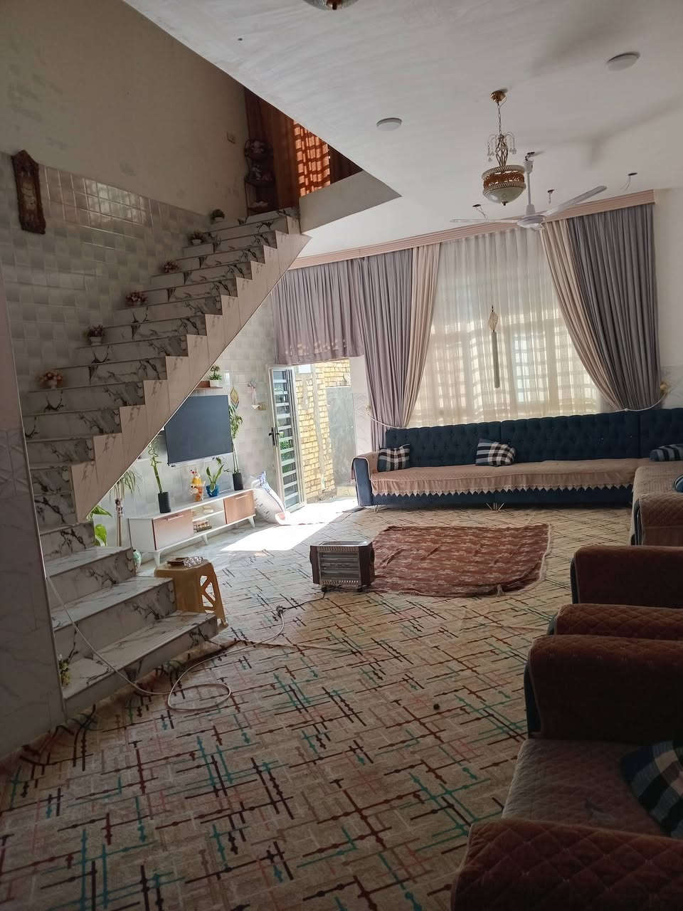 للبيع مساحه 200ع ساحة زين القوس شارع الكفاح 
مطلوب اسكان ***********
