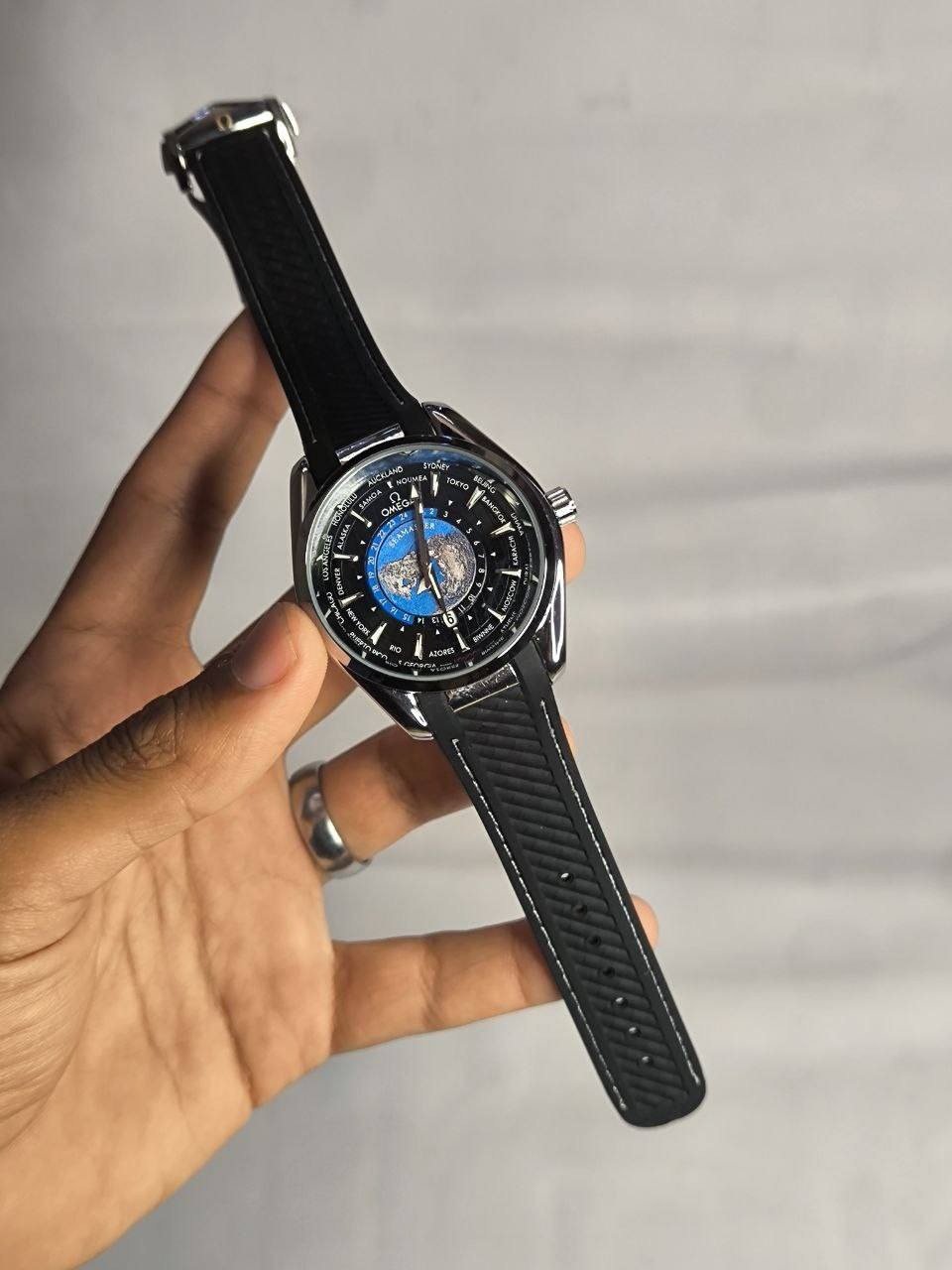 ساعة من ماركة اومكا OMEGA لكواتيرا
تحفة فنية 
تصميم يجسد الارض🌍
مكينة كوارتز
ميناء فلكية مميزة مزودة بمنفذ تاريخ مع فول لامينوس 
زجاج زفير  ضد الخدش 
مقاومة ماء وغبار 
سير ربل طبي ضد البكتيريا وتجمع الاوساخ 
قفل فراشة اصلي
القطعة مختمة بالكامل

⚠️ملاحظة متوفر قطعة واحدة فقط

السعر:-40 الف ع اول تم 
للحجز ارسل رقمك وعنوانك واقرب نقطة داله


**إذا كنت صاحب هذا الإعلان وتريد حذفه لأي سبب، رجاءا أرسل رسالة إلى الدعم الفني**