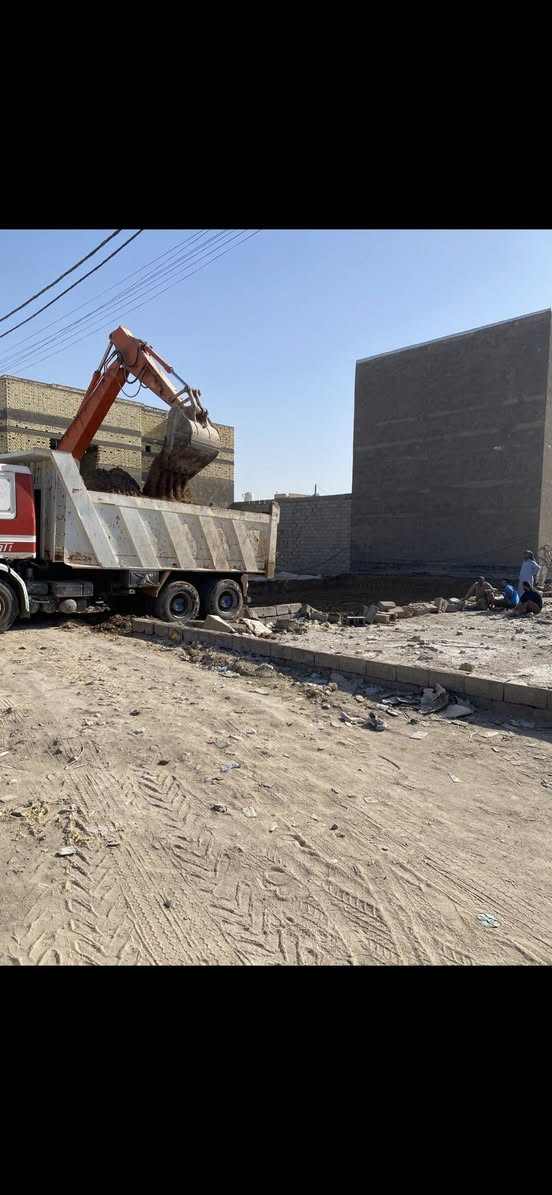 اليوم وبفضل الله

تم قلع قطعة أرض بمساحة 220م في ألفنجانيه قرب مدينة ( بصره لاند ) وتم نقل الأنقاض وتم دفنها  بالجلمود والآسمنت والسبيس (وجه الكاع )وتم حدلها طبقتين للأستفسار  ***********  أو  ***********
