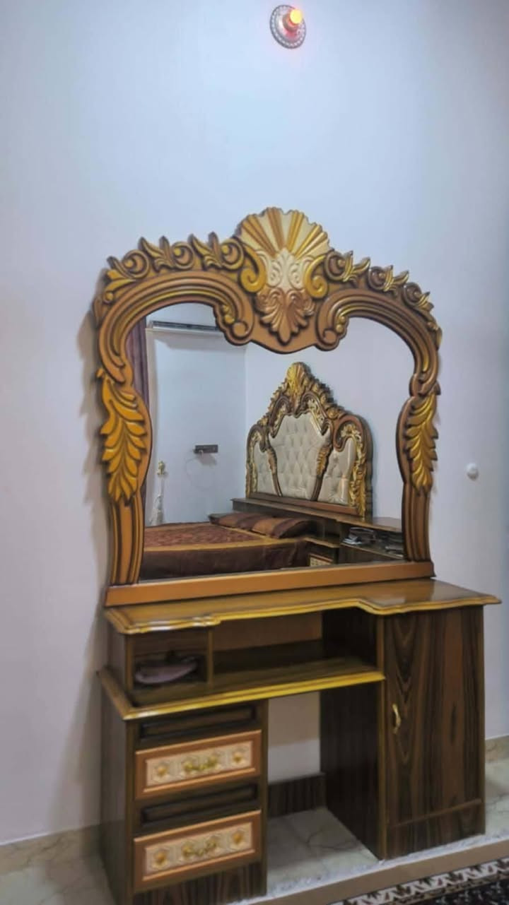 ٧٥٠  قفلها الف مع الدوشك مستخدمه ونضيفه 
***********
