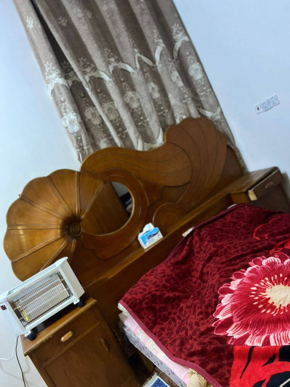 غرفه للبيع نضيفه مابيهه اي ضرر بسعر 400وبيهه مجال مستعجل على بيعتهه لتواصل عل الرقم ***********
